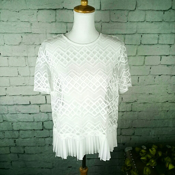 Laundry By Shelli Segal Tops - NWT Laundry by Shelli Segal lace top w/ pleats